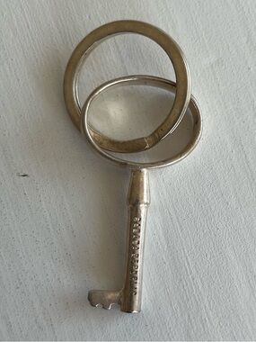 Banana Republic Vtg Silver Plated Key Ring